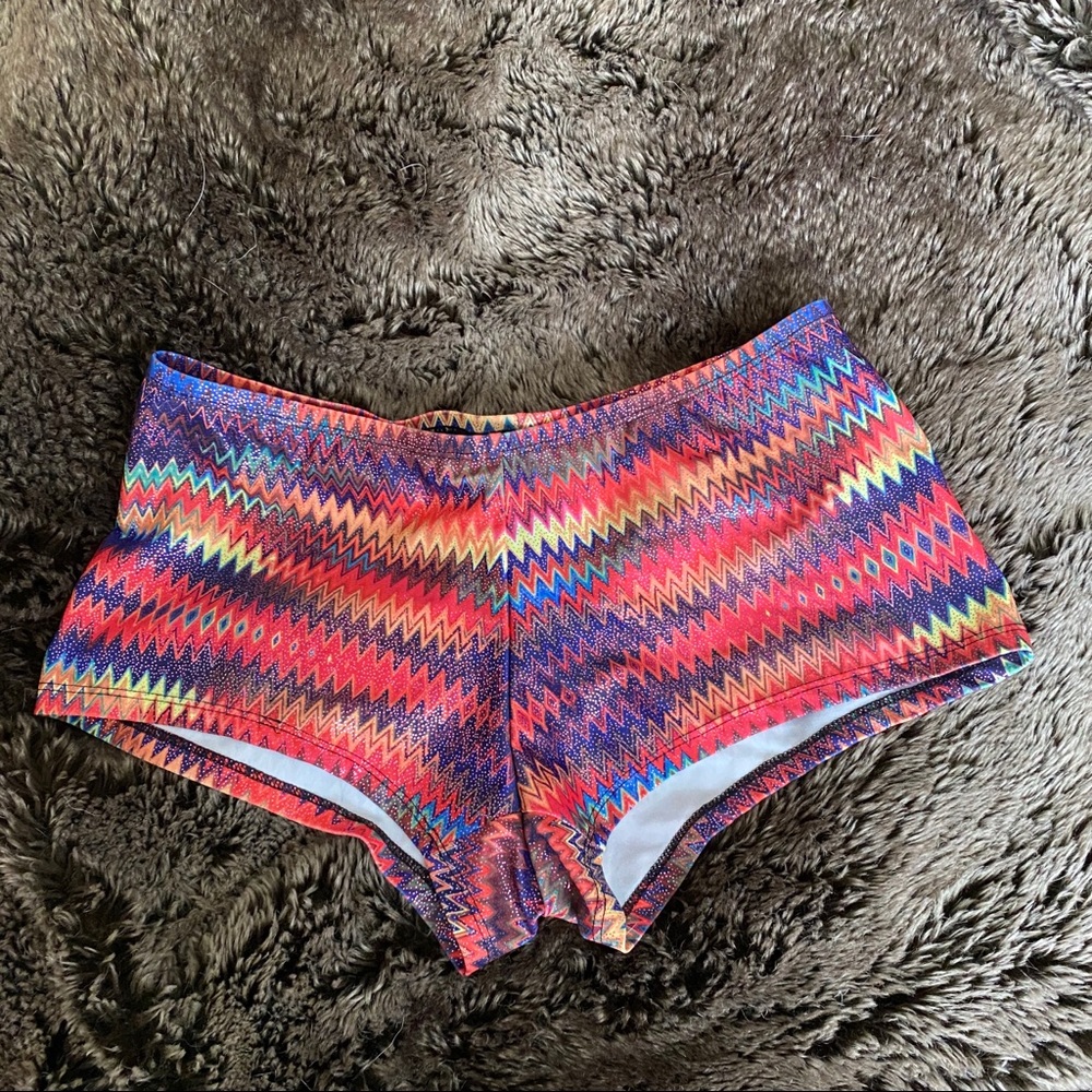 Colorful geometric print booty shorts